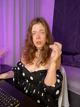 Snapshot of SophiePure chatting on 10-20-25, 08:53 SophiePure online show from 10-20-25, 08:53