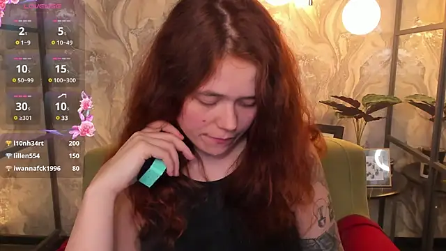 Snapshot of SophiePure chatting on 03-10-25, 08:45 SophiePure online show from 03-10-25, 08:45
