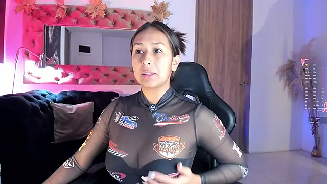 AmelyaMann online show from 05-31-26, 01:06