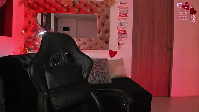 Snapshot of AmelyaMann chatting on 02-25-26, 01:44 AmelyaMann online show from 02-25-26, 01:44