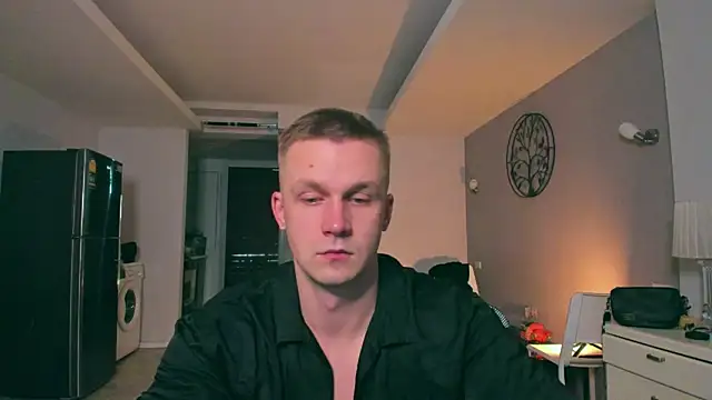Snapshot of Samuel_Andrew chatting on 10-15-25, 04:44 Samuel Andrew online show from 10-15-25, 04:44