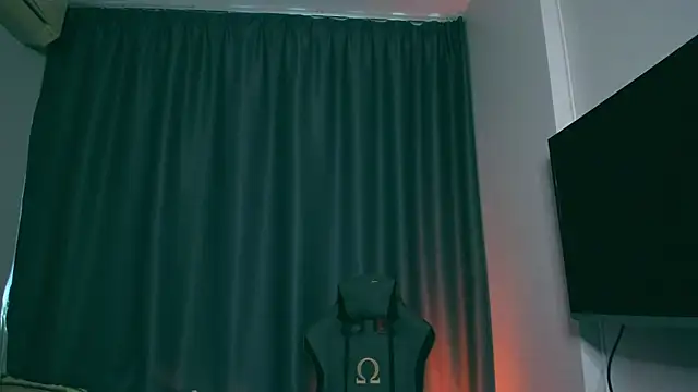 Snapshot of Samuel_Andrew chatting on 03-07-25, 11:18 Samuel Andrew online show from 03-07-25, 11:18