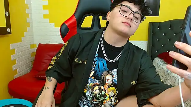 Snapshot of isabeautyx19 chatting on 10-15-25, 03:27 isabeautyx19 online show from 10-15-25, 03:27