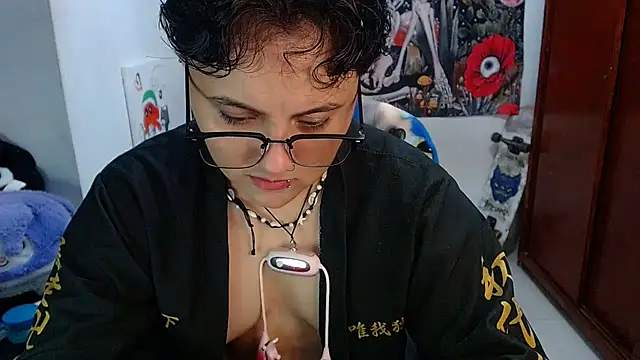 isabeautyx19 online show from 05-12-26, 01:46