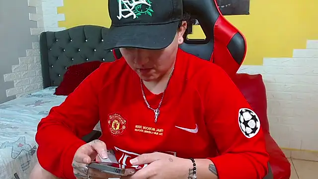 Snapshot of isabeautyx19 chatting on 02-12-26, 01:05 isabeautyx19 online show from 02-12-26, 01:05