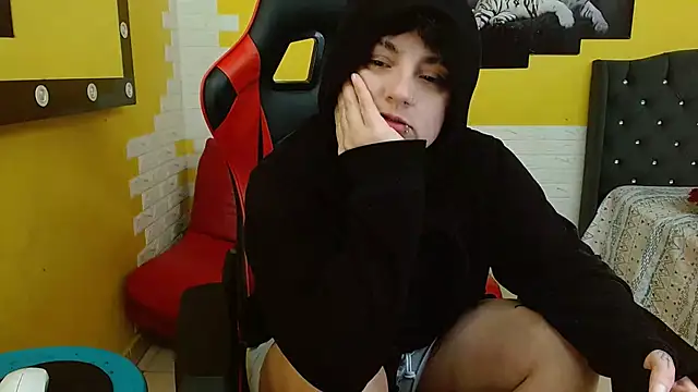 Snapshot of isabeautyx19 chatting on 12-05-25, 01:49 isabeautyx19 online show from 12-05-25, 01:49