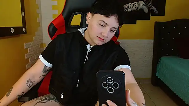 Snapshot of isabeautyx19 chatting on 10-20-25, 02:57 isabeautyx19 online show from 10-20-25, 02:57