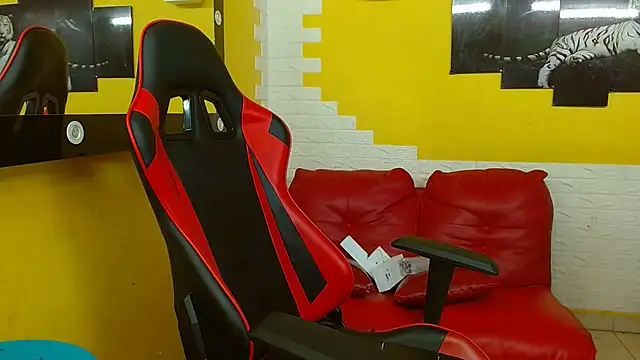 Snapshot of isabeautyx19 chatting on 10-22-25, 02:44 isabeautyx19 online show from 10-22-25, 02:44