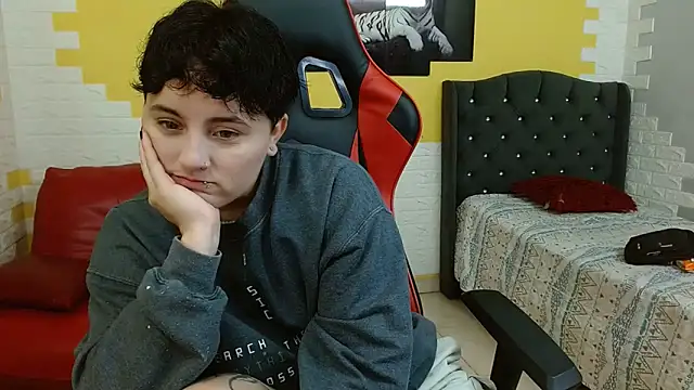 Snapshot of isabeautyx19 chatting on 11-28-25, 02:12 isabeautyx19 online show from 11-28-25, 02:12