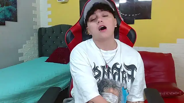 Snapshot of isabeautyx19 chatting on 02-16-26, 08:07 isabeautyx19 online show from 02-16-26, 08:07