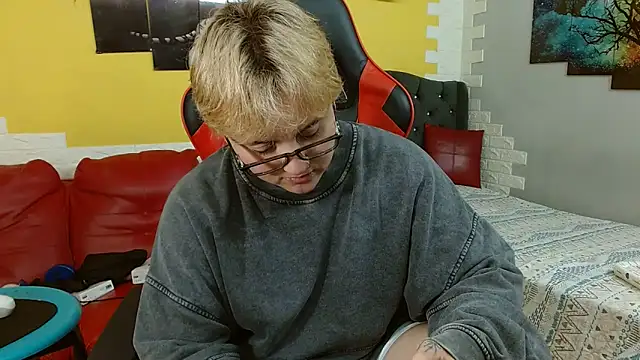 Snapshot of isabeautyx19 chatting on 10-07-25, 01:17 isabeautyx19 online show from 10-07-25, 01:17