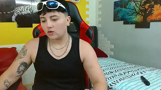 Snapshot of isabeautyx19 chatting on 10-27-25, 03:18 isabeautyx19 online show from 10-27-25, 03:18