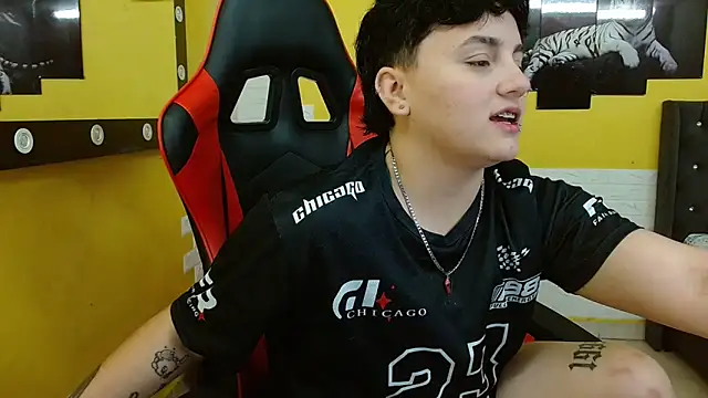 Snapshot of isabeautyx19 chatting on 11-13-25, 02:59 isabeautyx19 online show from 11-13-25, 02:59