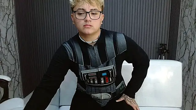 Snapshot of isabeautyx19 chatting on 10-13-25, 12:12 isabeautyx19 online show from 10-13-25, 12:12