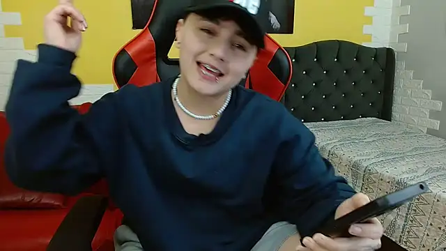 Snapshot of isabeautyx19 chatting on 11-25-25, 03:29 isabeautyx19 online show from 11-25-25, 03:29