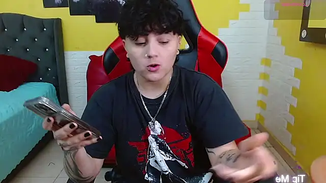 Snapshot of isabeautyx19 chatting on 02-21-26, 02:13 isabeautyx19 online show from 02-21-26, 02:13