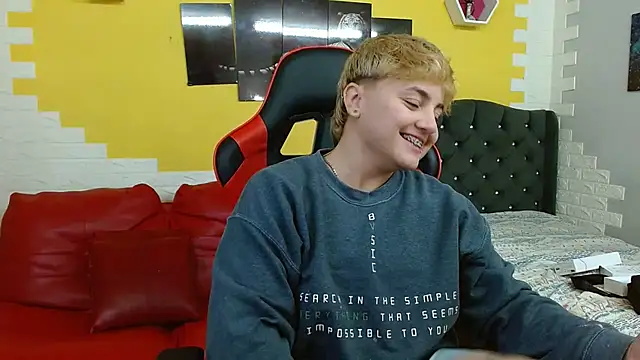 Snapshot of isabeautyx19 chatting on 10-02-25, 02:04 isabeautyx19 online show from 10-02-25, 02:04