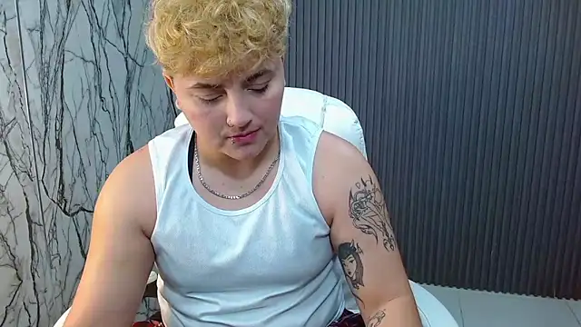 Snapshot of isabeautyx19 chatting on 09-28-25, 02:46 isabeautyx19 online show from 09-28-25, 02:46