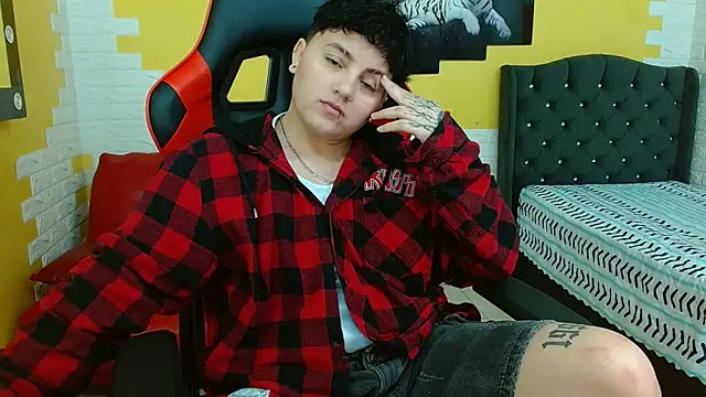 Snapshot of isabeautyx19 chatting on 11-08-25, 02:15 isabeautyx19 online show from 11-08-25, 02:15