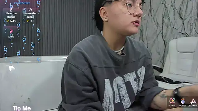 Snapshot of isabeautyx19 chatting on 12-15-25, 07:03 isabeautyx19 online show from 12-15-25, 07:03