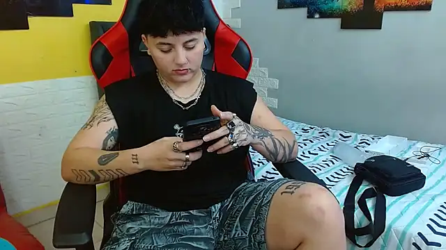 Snapshot of isabeautyx19 chatting on 10-28-25, 03:40 isabeautyx19 online show from 10-28-25, 03:40