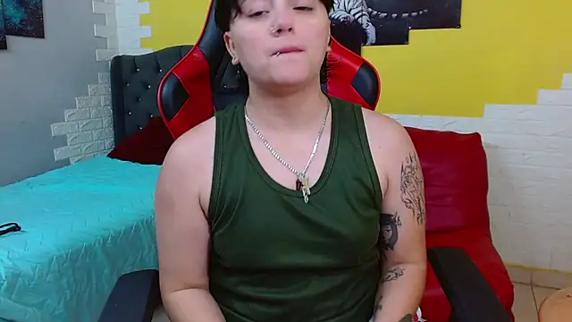 Snapshot of isabeautyx19 chatting on 02-18-26, 02:09 isabeautyx19 online show from 02-18-26, 02:09