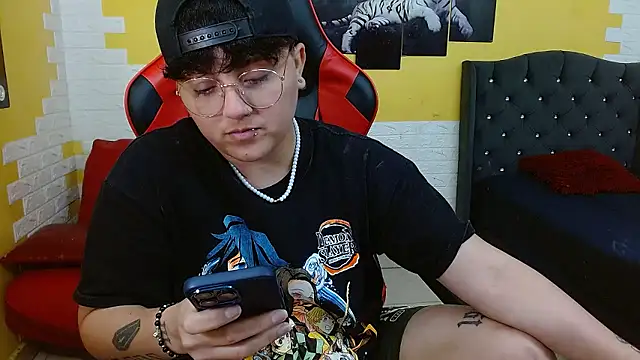 Snapshot of isabeautyx19 chatting on 01-15-26, 04:16 isabeautyx19 online show from 01-15-26, 04:16