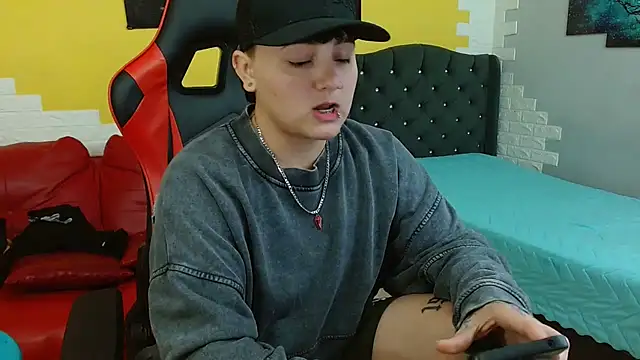 Snapshot of isabeautyx19 chatting on 11-11-25, 01:44 isabeautyx19 online show from 11-11-25, 01:44