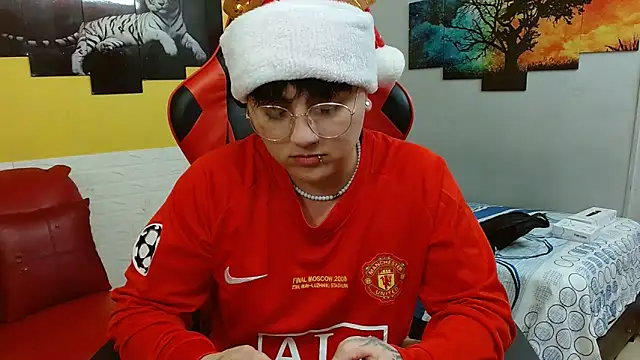 Snapshot of isabeautyx19 chatting on 12-14-25, 01:56 isabeautyx19 online show from 12-14-25, 01:56