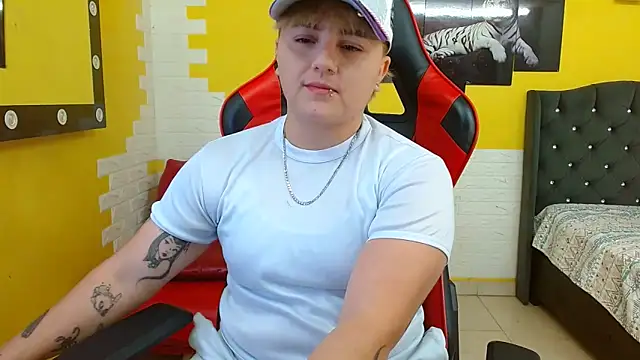 Snapshot of isabeautyx19 chatting on 09-30-25, 01:55 isabeautyx19 online show from 09-30-25, 01:55