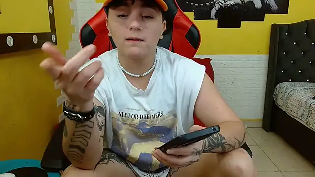 Snapshot of isabeautyx19 chatting on 11-22-25, 03:38 isabeautyx19 online show from 11-22-25, 03:38