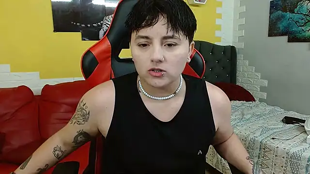 Snapshot of isabeautyx19 chatting on 11-24-25, 02:11 isabeautyx19 online show from 11-24-25, 02:11