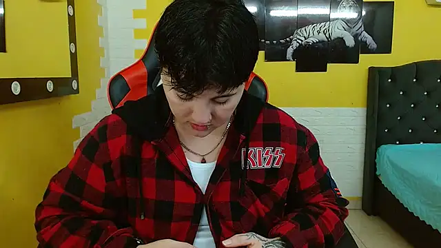 Snapshot of isabeautyx19 chatting on 11-12-25, 03:10 isabeautyx19 online show from 11-12-25, 03:10