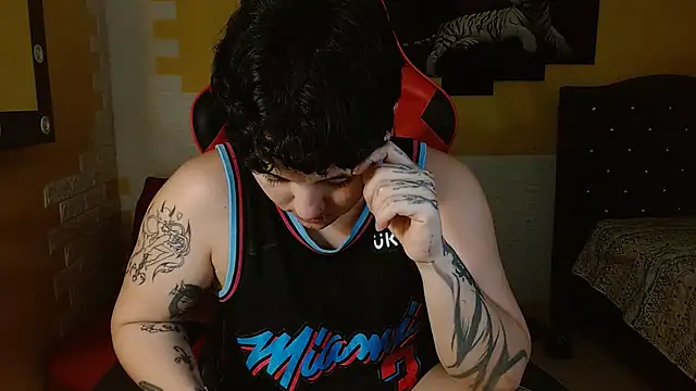 Snapshot of isabeautyx19 chatting on 11-19-25, 01:49 isabeautyx19 online show from 11-19-25, 01:49