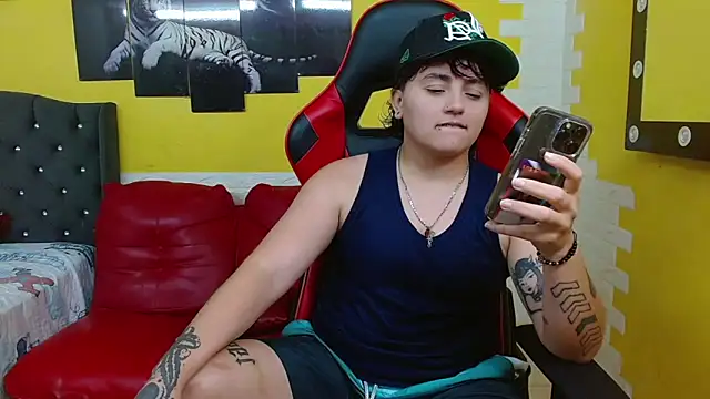 Snapshot of isabeautyx19 chatting on 02-14-26, 02:01 isabeautyx19 online show from 02-14-26, 02:01