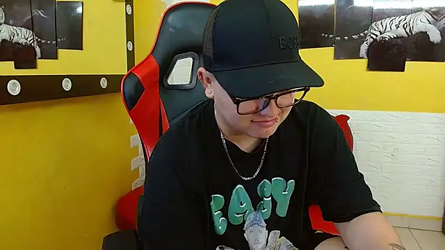 Snapshot of isabeautyx19 chatting on 09-30-25, 02:01 isabeautyx19 online show from 09-30-25, 02:01