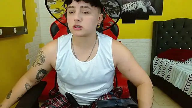 Snapshot of isabeautyx19 chatting on 10-25-25, 02:22 isabeautyx19 online show from 10-25-25, 02:22