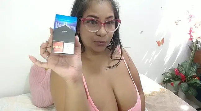 Snapshot of Janeth_Sweet chatting on 01-29-25, 06:39 Janeth Sweet online show from 01-29-25, 06:39