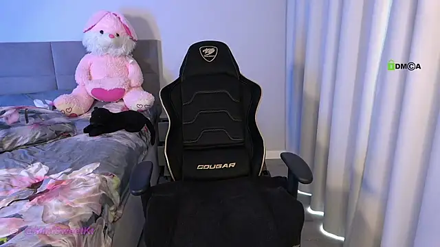 MiniSweetKt online show from 10-26-25, 05:08