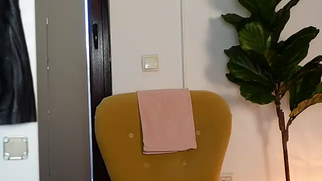 NinaCrystal1 online show from 04-06-26, 05:08