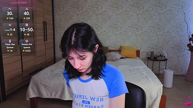 JulisSweet online show from 11-30-25, 08:04