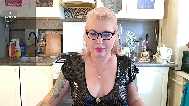 Snapshot of -Yourwoman- chatting on 10-16-25, 11:40 -Yourwoman- online show from 10-16-25, 11:40