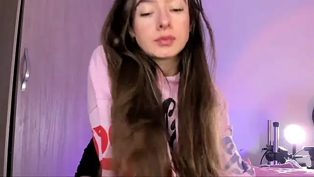 Snapshot of aalyce_syn chatting on 11-27-25, 05:02 aalyce syn online show from 11-27-25, 05:02