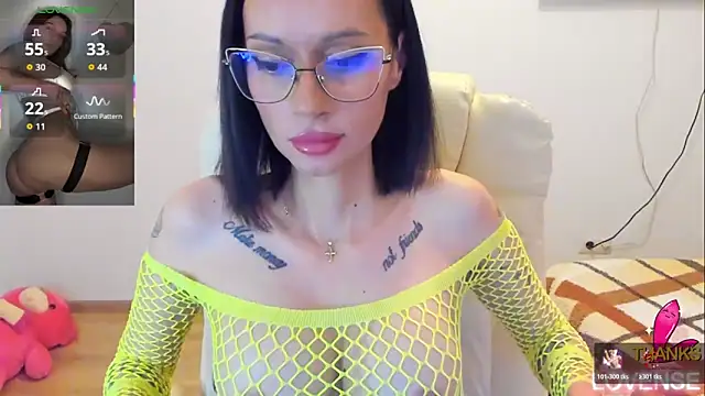 kissnicol32 online show from 02-04-26, 04:46