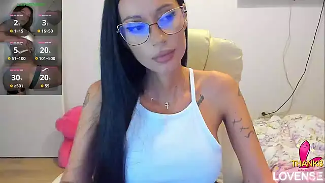 Snapshot of kissnicol32 chatting on 07-10-26, 03:23 kissnicol32 online show from 07-10-26, 03:23