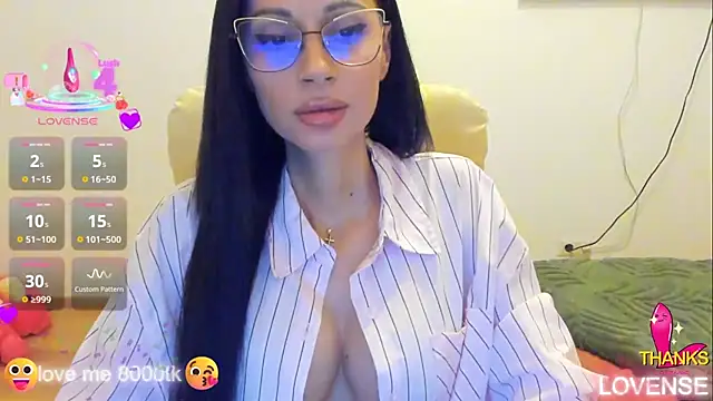 kissnicol32 online show from 11-17-25, 04:22