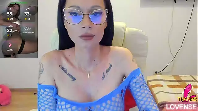 kissnicol32 online show from 05-13-26, 04:14
