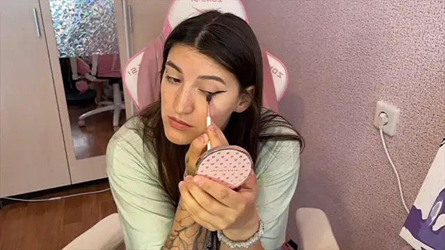 Katrin  kiss online show from 04-17-26, 10:18