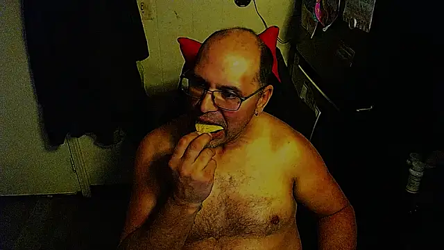 KrazyLegz online show from 12-22-25, 06:24