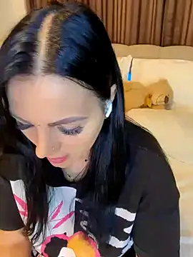 Snapshot of ReiyaRey chatting on 05-13-26, 10:06 ReiyaRey online show from 05-13-26, 10:06
